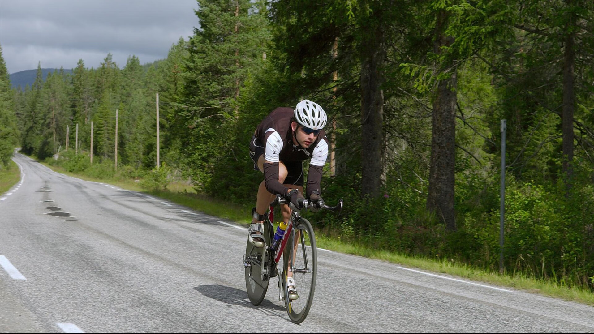 Faker巅峰操作引发讨论，faker巅峰状态有多强